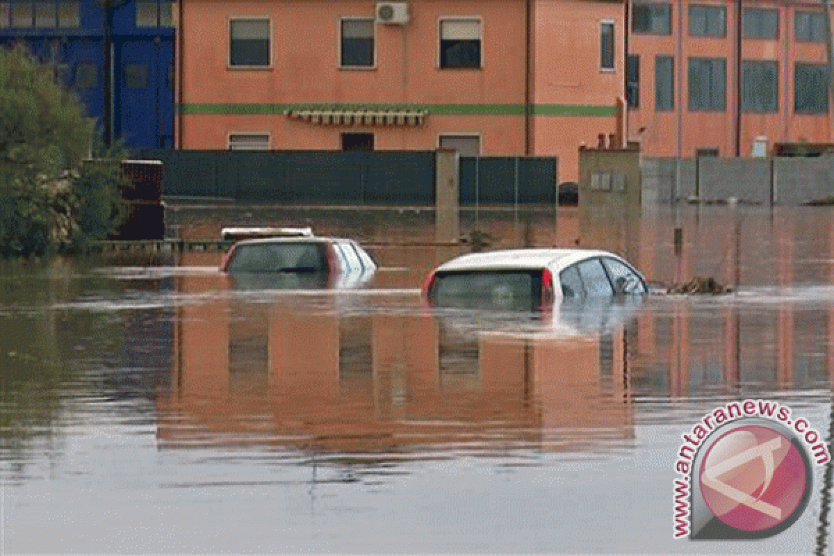 Dua orang tewas, satu hilang akibat banjir di Italia Utara