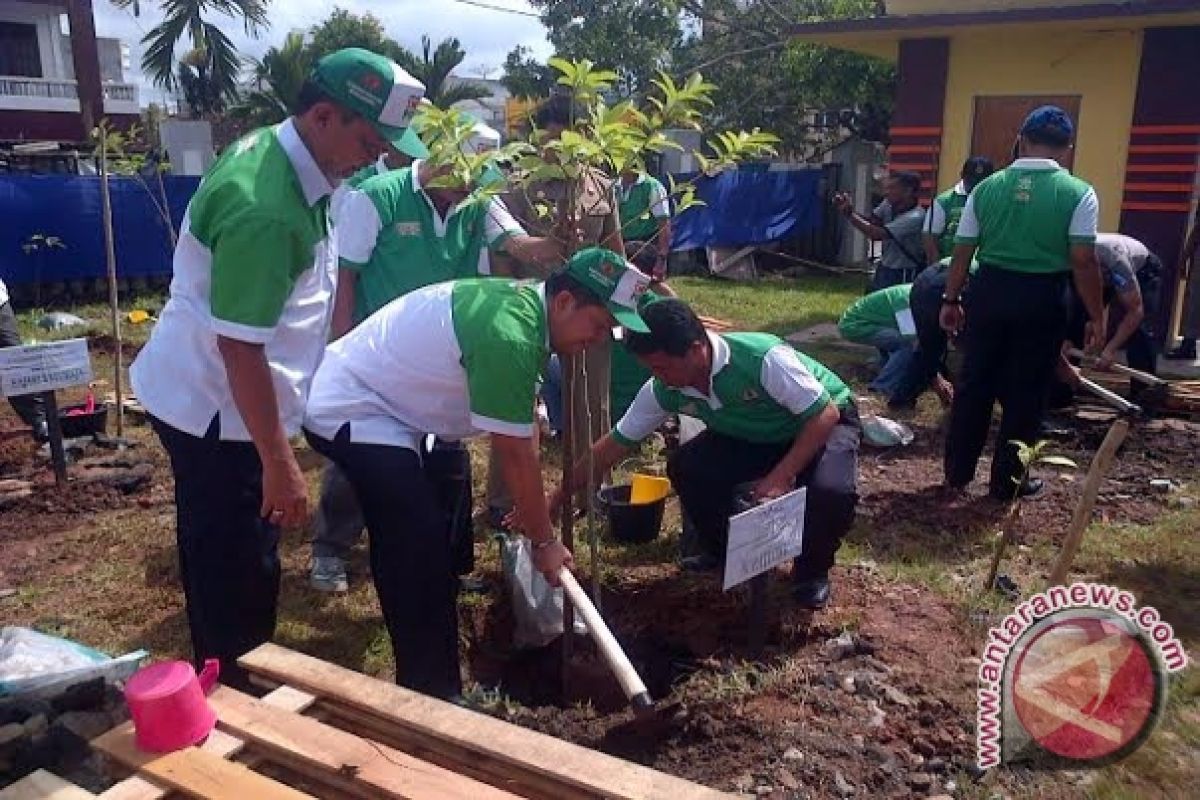 Gubernur se Indonesia tanam pohon penghijauan    