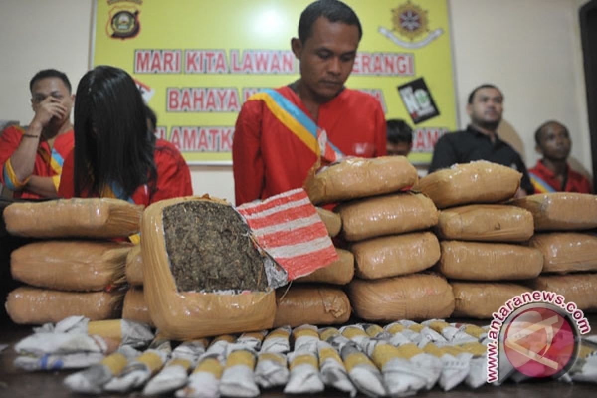 Polisi amankan Mobil bawa ganja