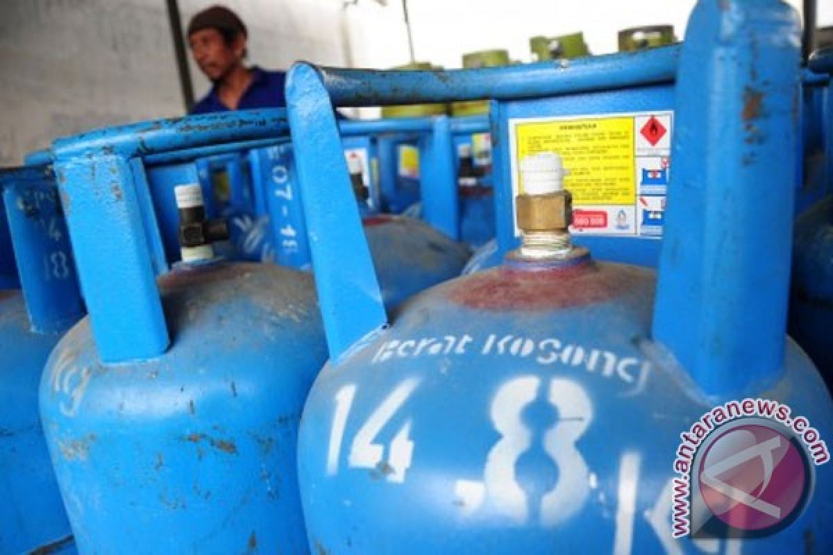 Warga menghemat gas setelah kenaikan harga lpg