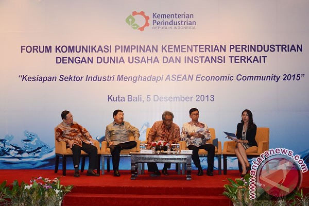 Kemenperin-pengusaha cari solusi hadapi AEC 2015