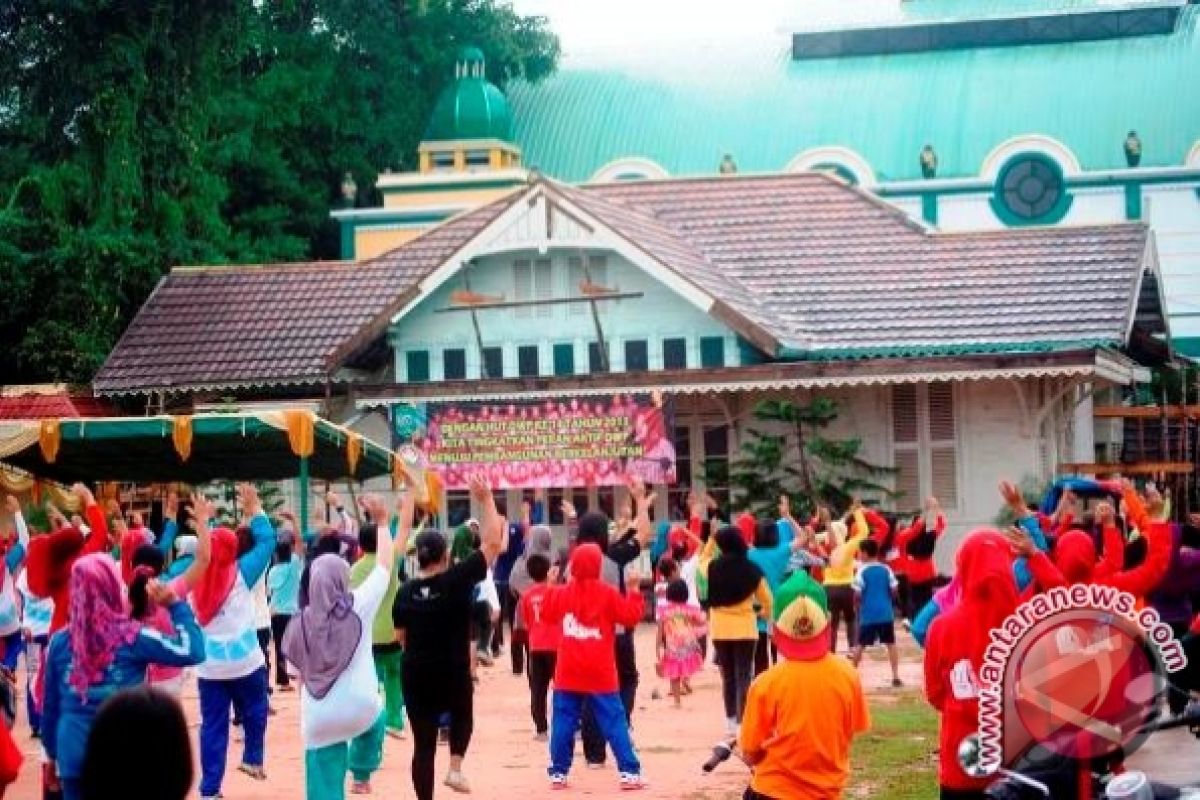 Dharma Wanita Persatuan Singkawang Gelar Senam Bersama