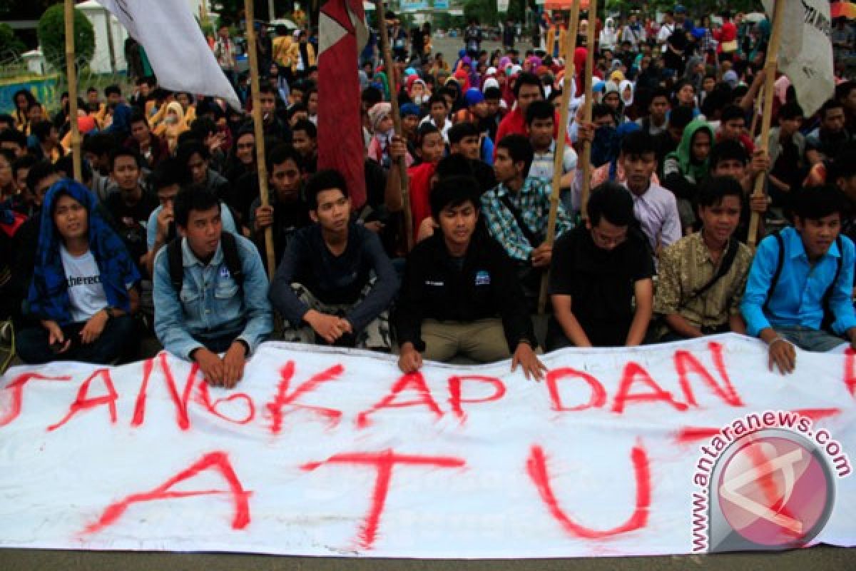 Demonstrasi antikorupsi di Banten tegang