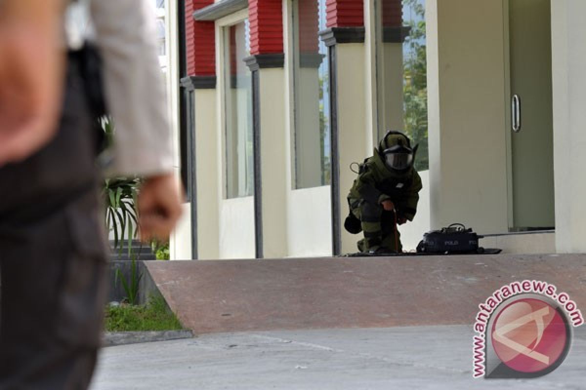 Polisi pastikan kotak isi kabel di rumah penyidik KPK bukan bom