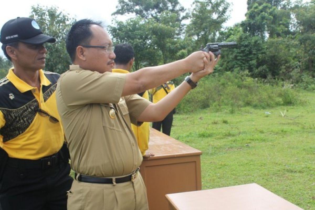 Muspida Plus Agam Lakukan Latihan Menembak