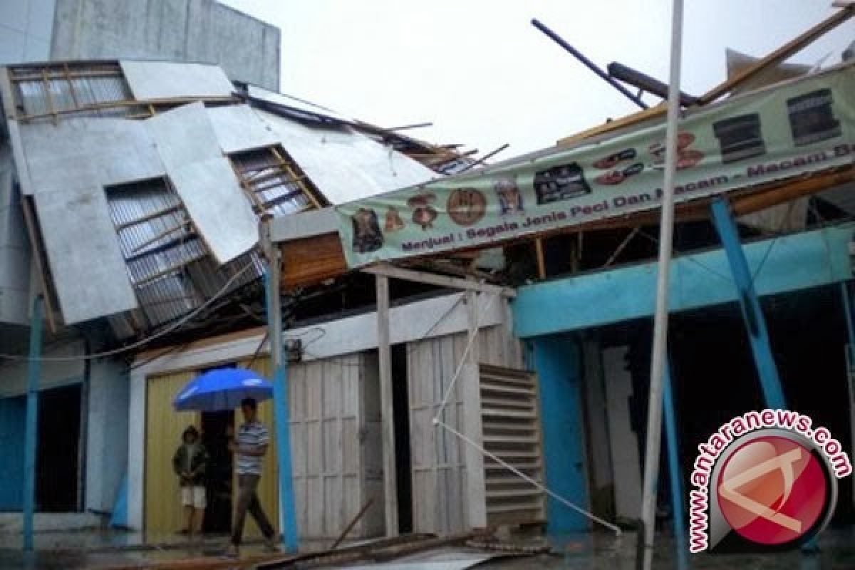 Puting beliung hancurkan rumah di Pulau Banyak