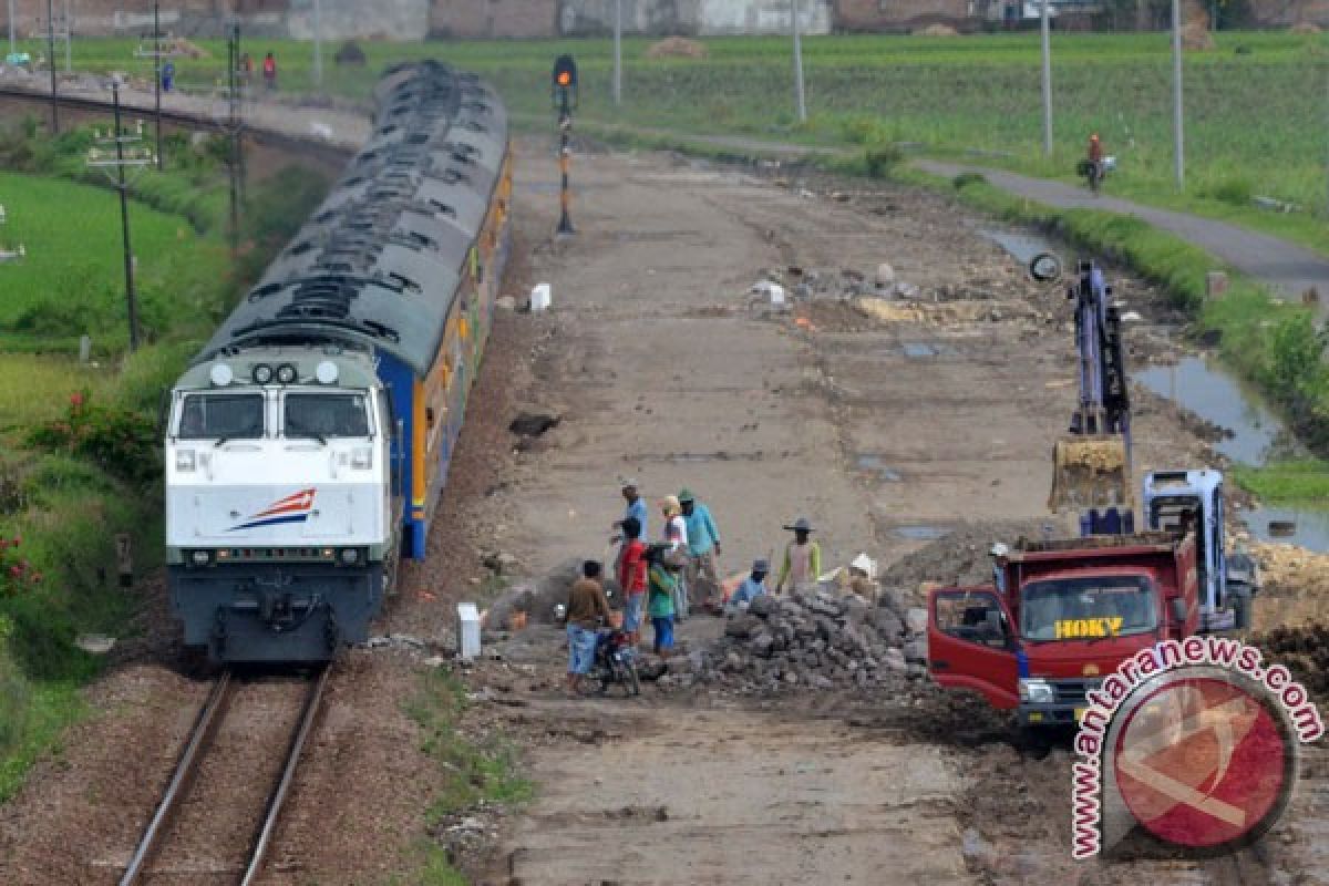 Rel jalur ganda lintas utara Jawa siap dioperasikan