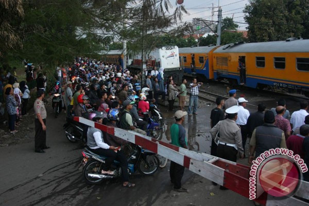 Pelintasan KA masih diterobos karena tak ada tindakan