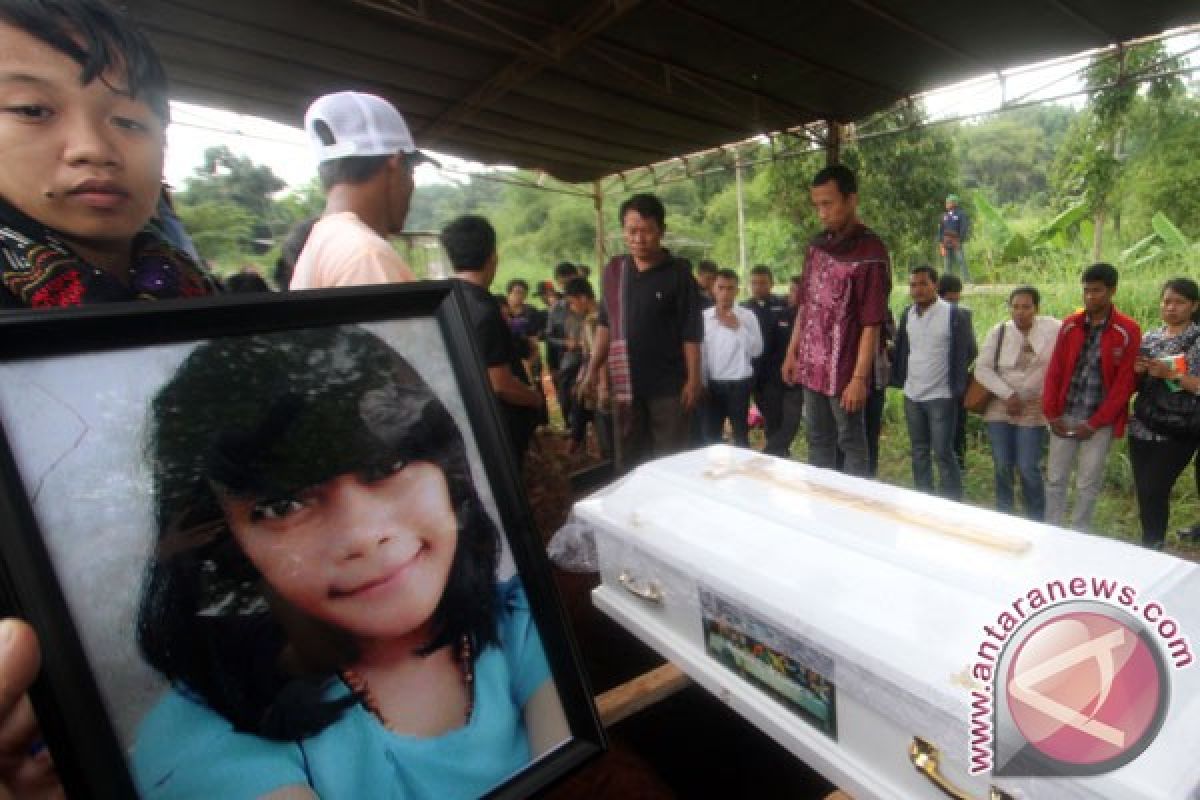 Korban tewas kecelakaan KRL dimakamkan di Pamulang