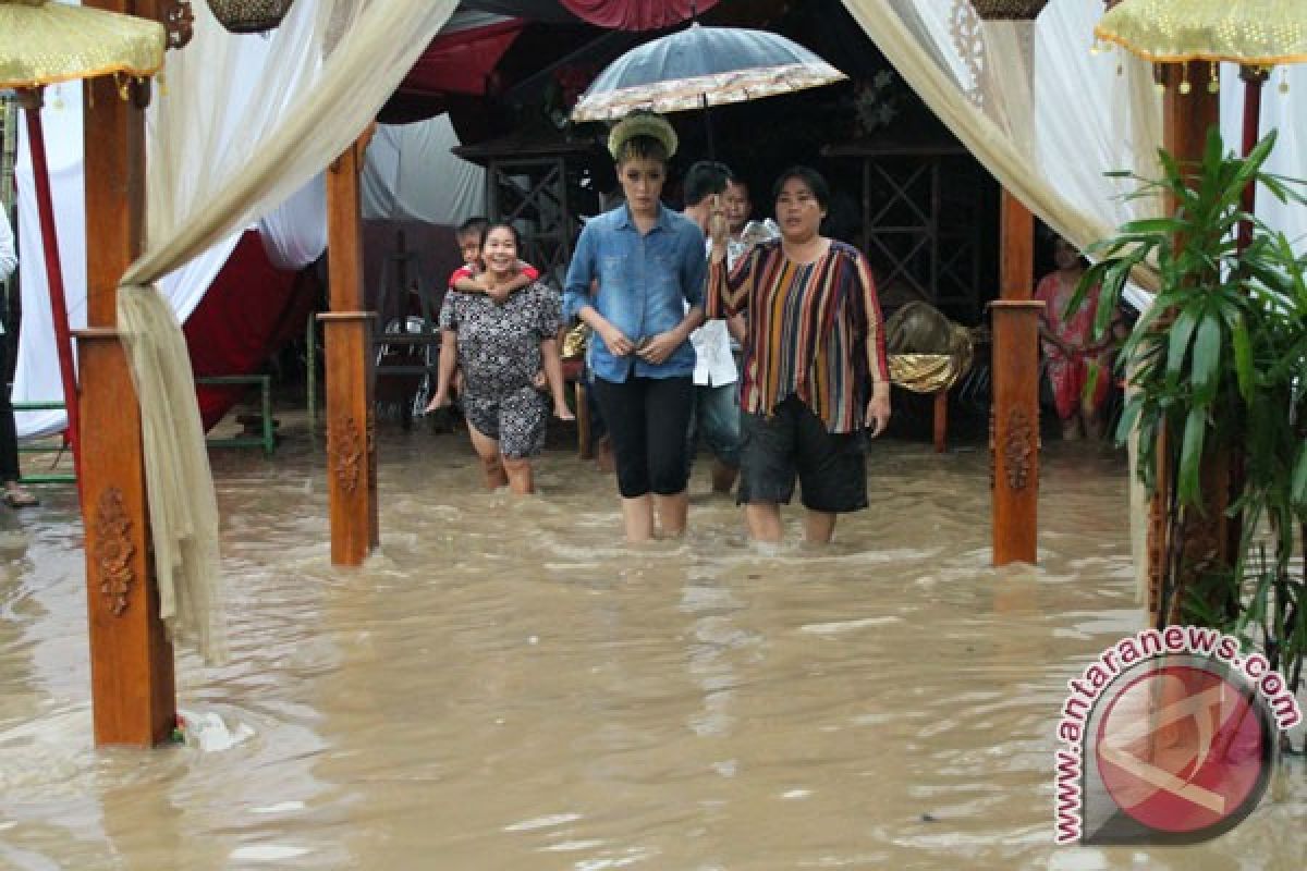 Korban banjir Bojonegoro belum mengungsi