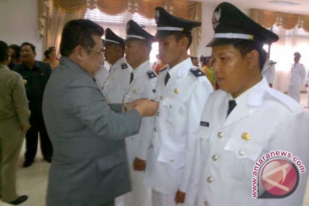 64 Kepala Desa di Sekadau Dilantik Serempak