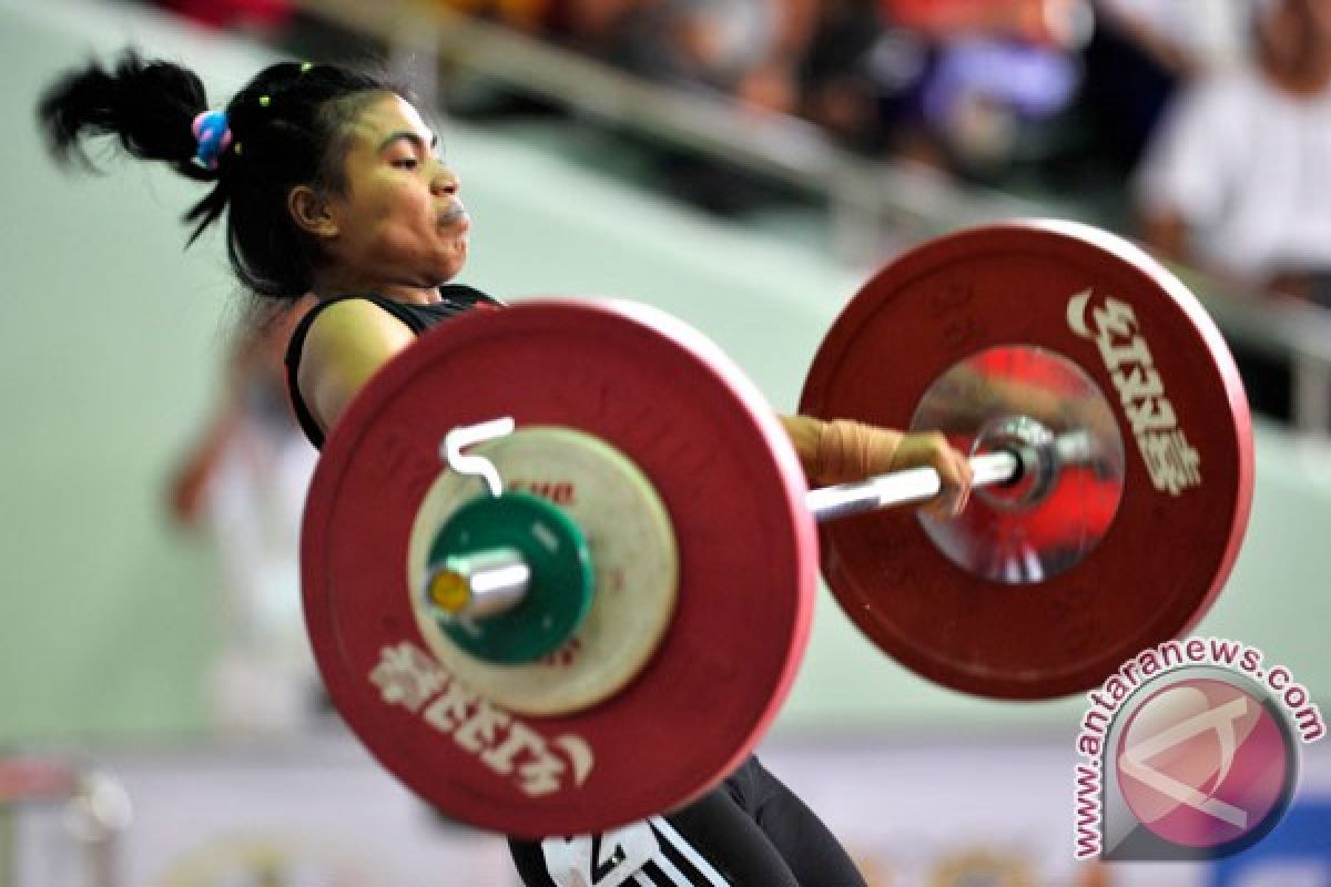 Lifter Sri Wahyuni tetap latihan selama puasa