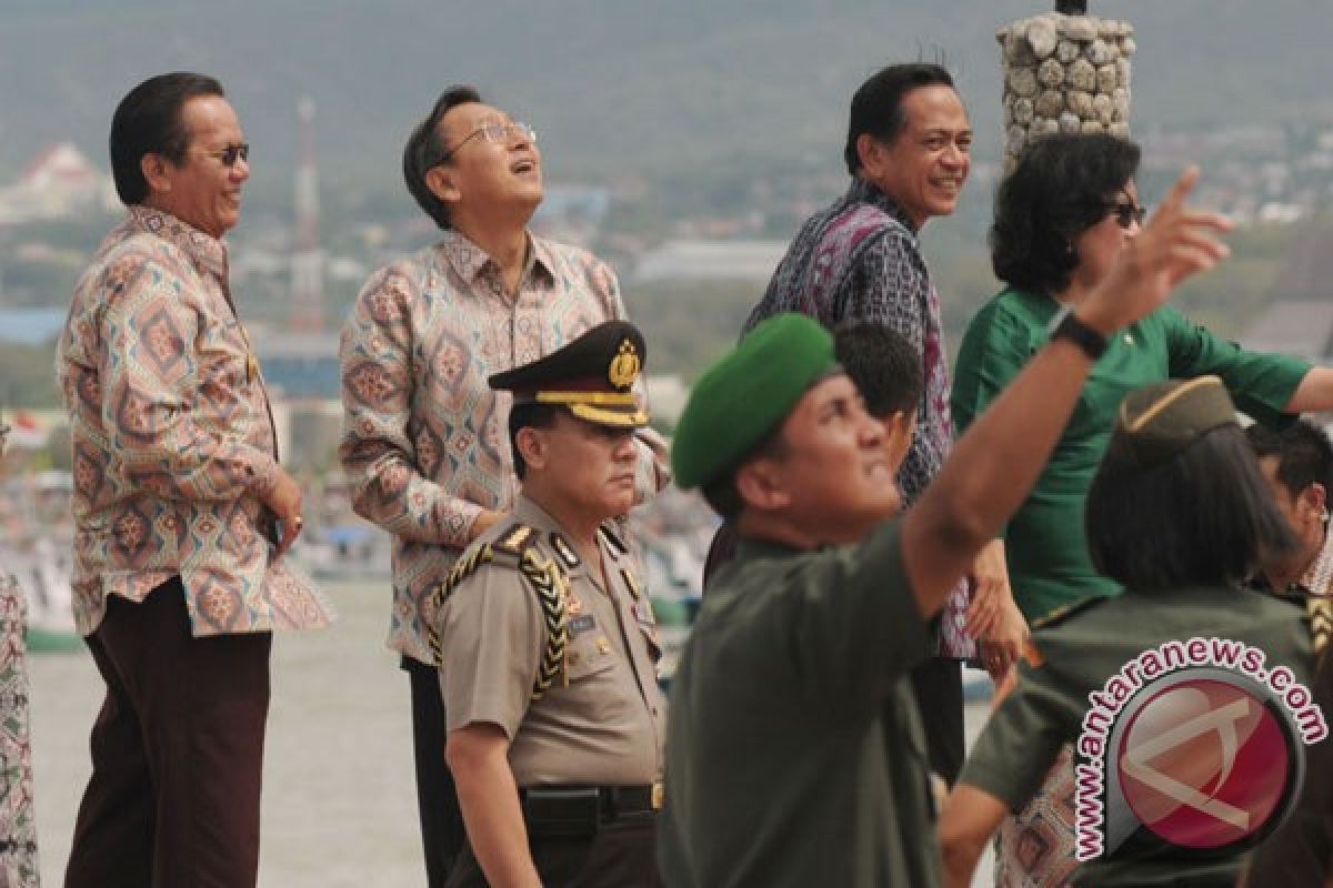 Wapres saksikan parade kapal perang