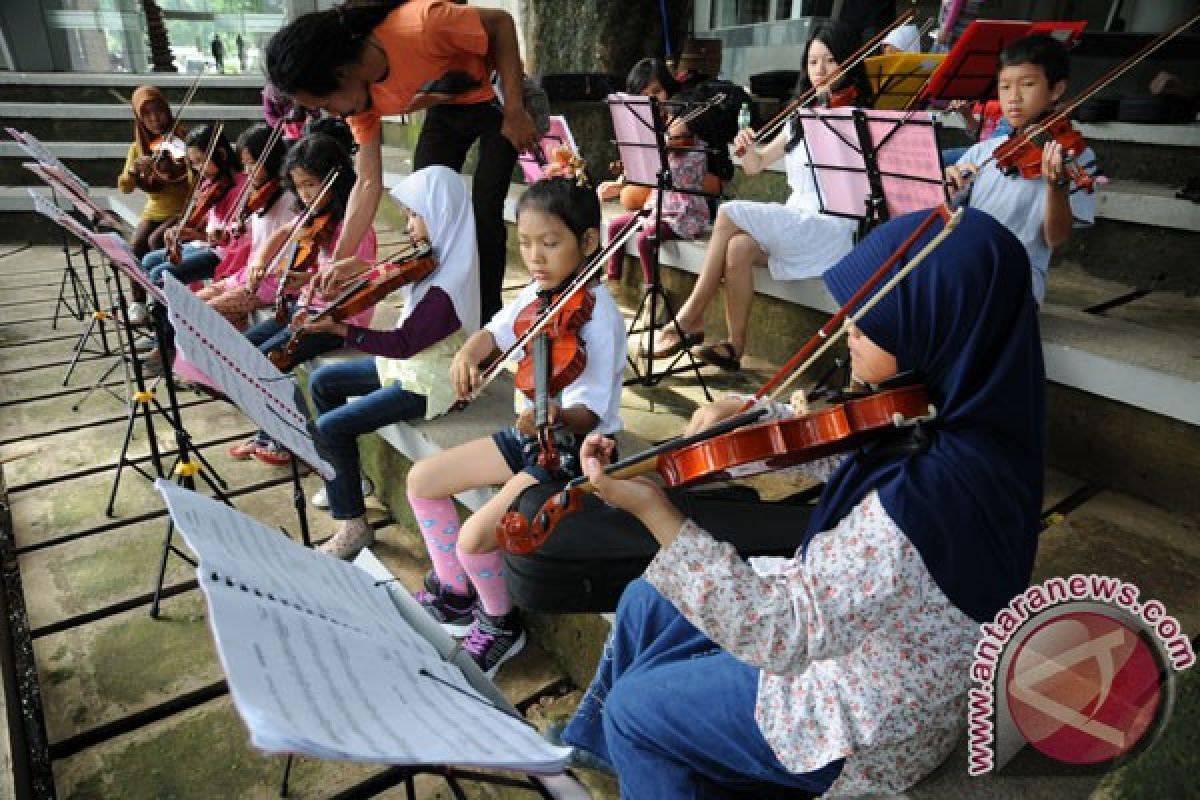 Bermusik bermanfaat dalam meningkatkan kemampuan ingatan di usia senja