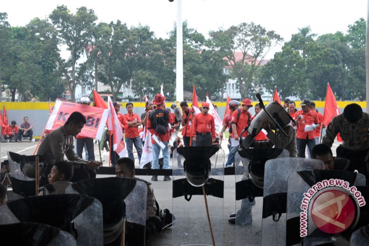 Disnakertrans: karyawan mogok kerja dipekerjakan kembali