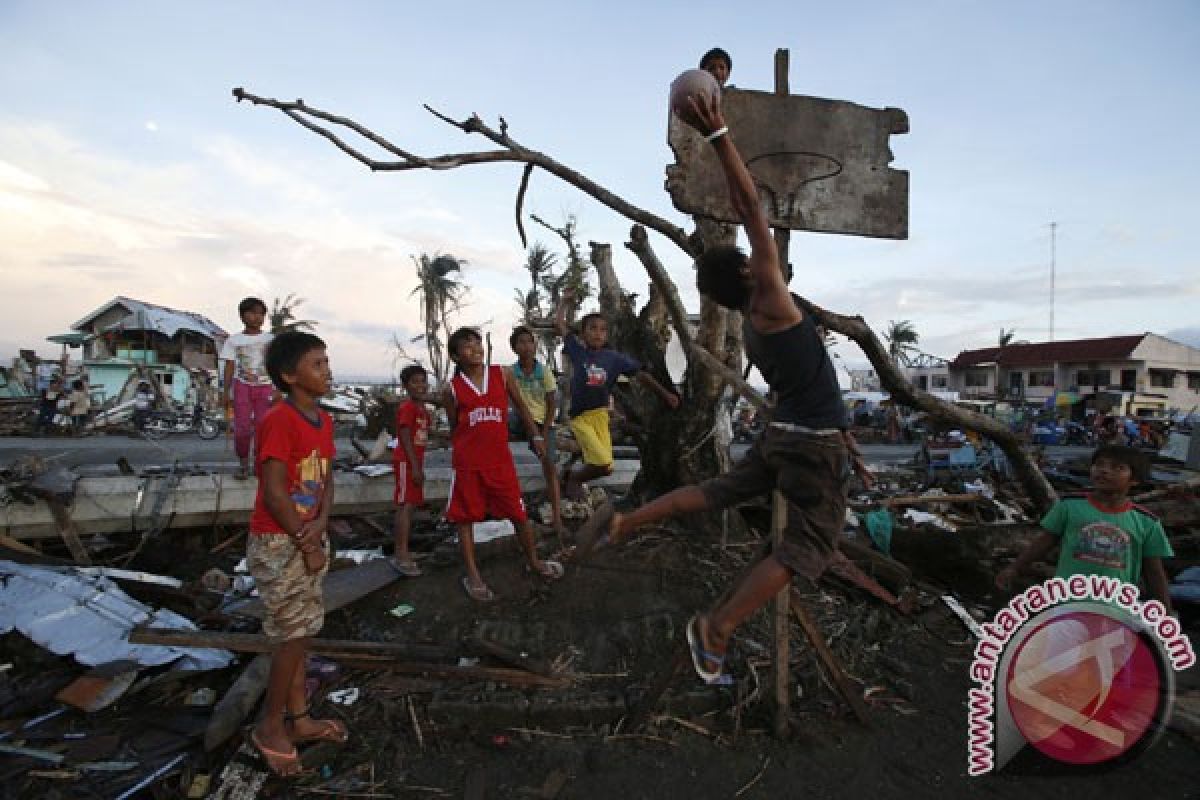 Korban tewas akibat Topan Haiyan di Filipina jadi 6.092