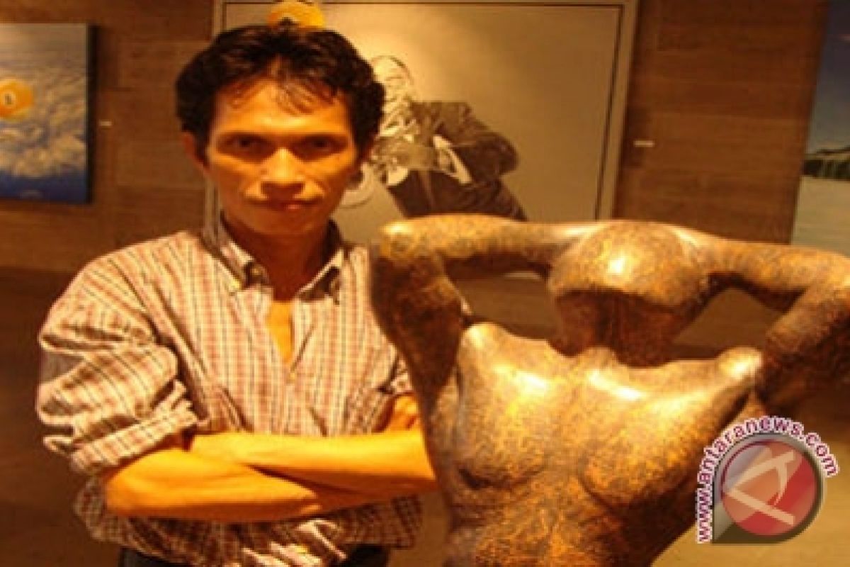 Jhoni pameran patung "inklinasi" di Yogyakarta 