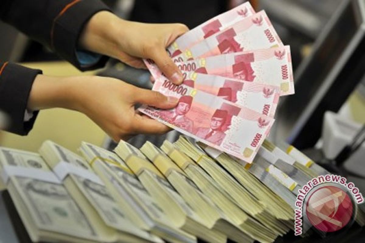 Rupiah menguat ke posisi Rp12.538