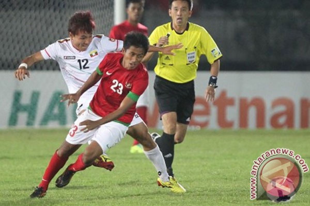 Timnas jajal Lapangan Zeyar Thiri