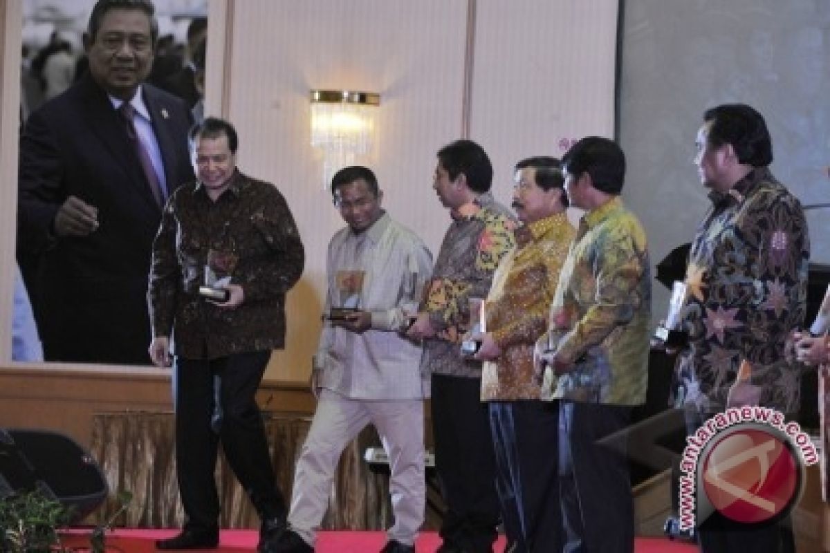 Antara Anugerahi 13 Penerima Award