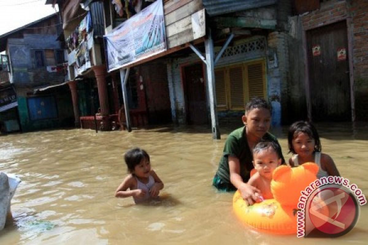 130 rumah di Medan Maimun tergenang banjir