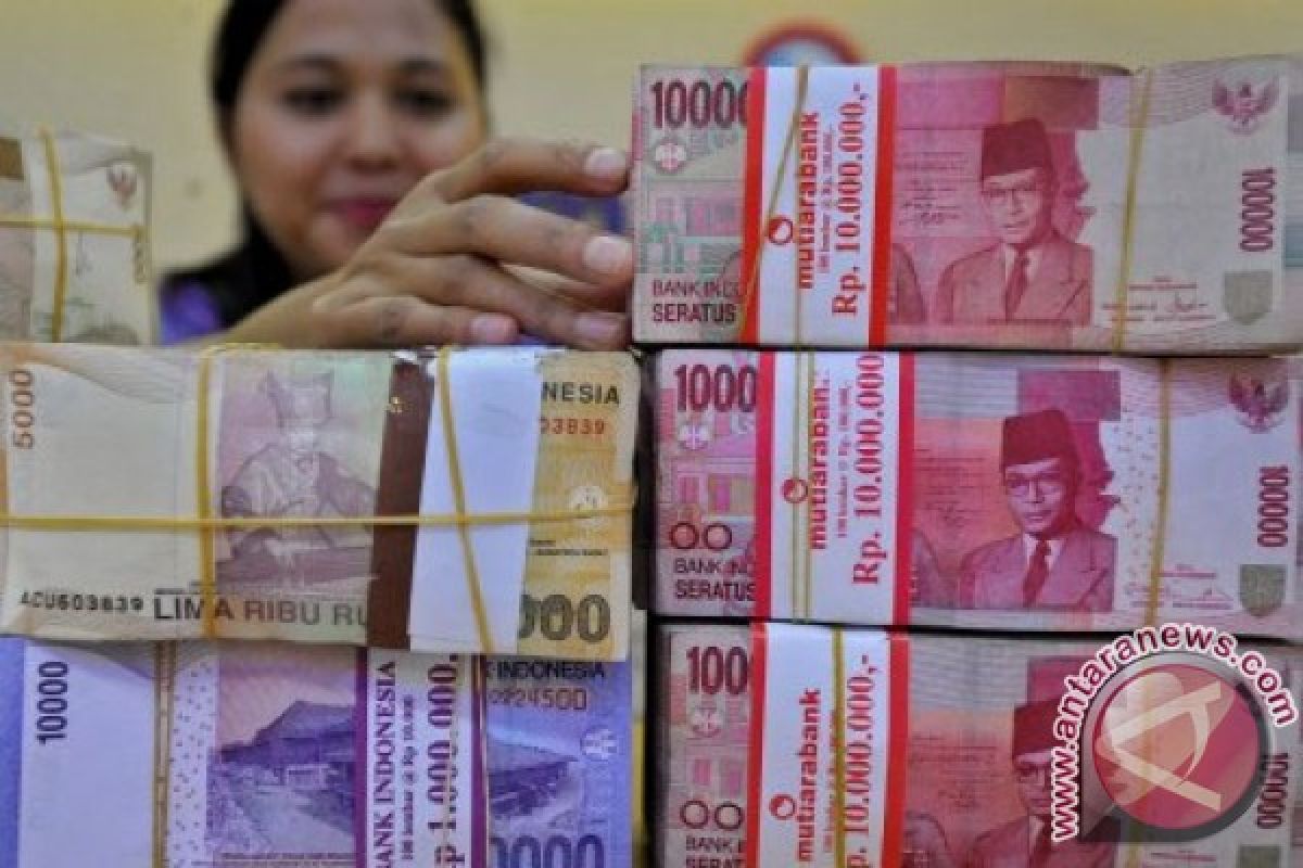 Rupiah bergerak ke posisi Rp12.197 per dolar