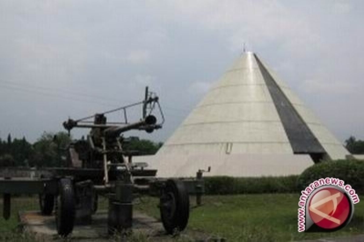 Pengunjung Monumen Jogja Kembali melonjak pada Hari Pahlawan 