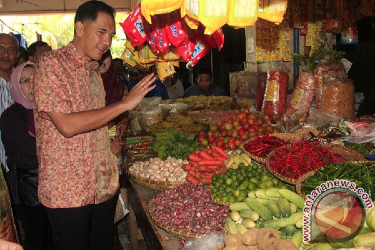 Mendag tinjau harga bahan pokok di Ambon 