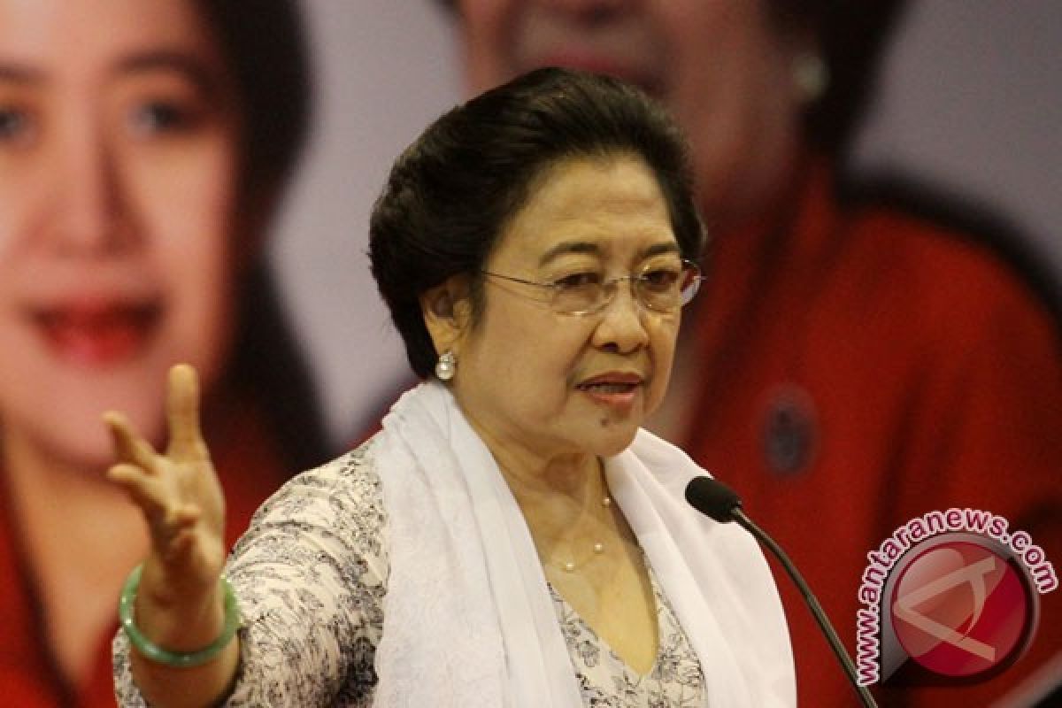 Megawati calls on students to monitor 2014 general elections