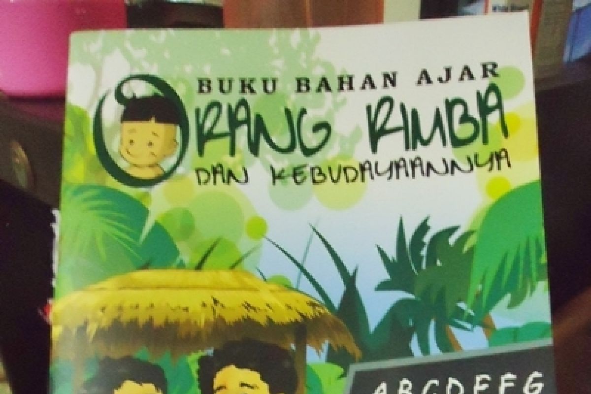 Orang Rimba tulis buku bahan ajar kebudayaan