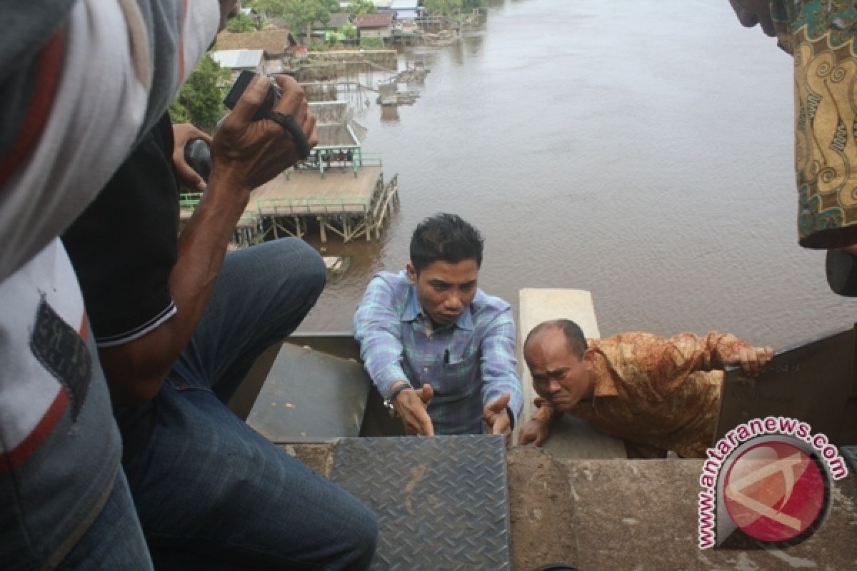 Kerusakan Jembatan Bajarum Sampit Kelalaian Pemerintah 