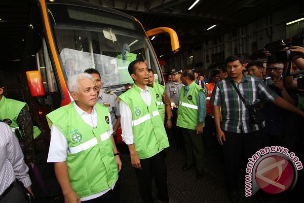 Penambahan armada TransJakarta sekaligus perbaiki trayek