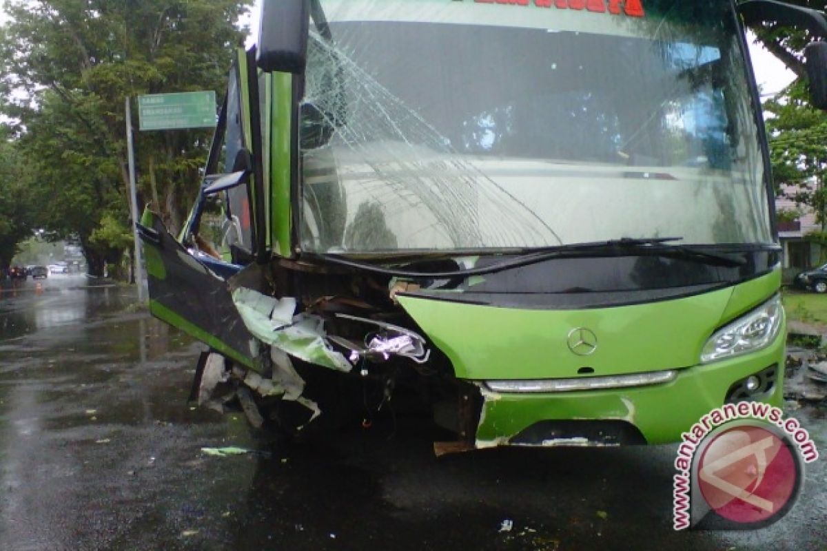 Polisi selidiki kecelakaan bus sebabkan seorang tewas