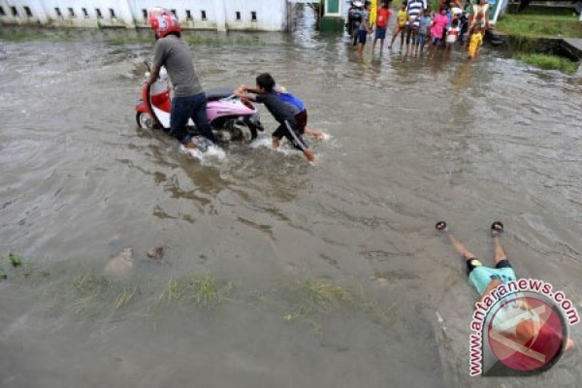 Lima Kecamatan Di Makassar Terendam Banjir Antara News