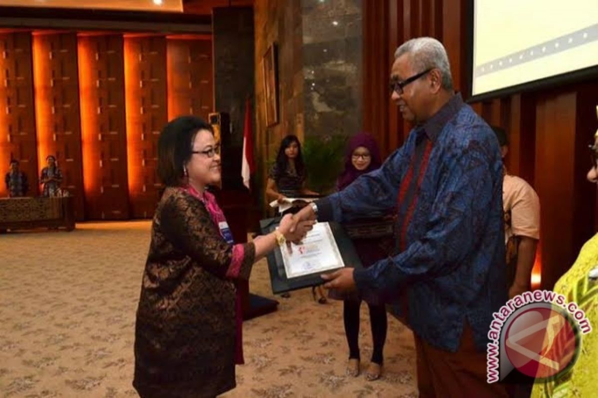 Songket Palembang Tria raih penghargaan OVOP
