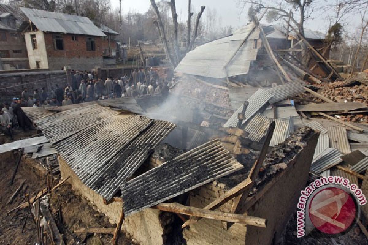 Militan bunuh dua polisi di Kashmir India