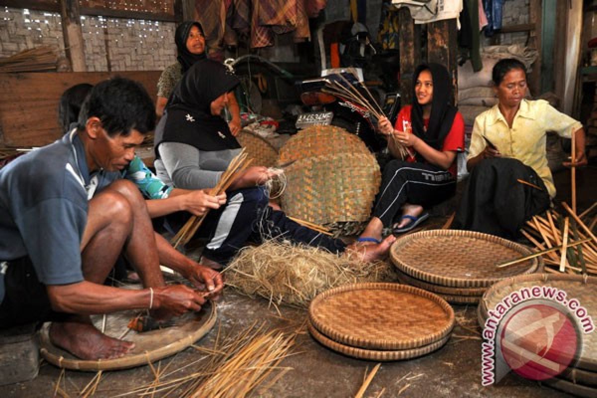 Perajin tampah Pekalongan kesulitan pemasaran hasil produk