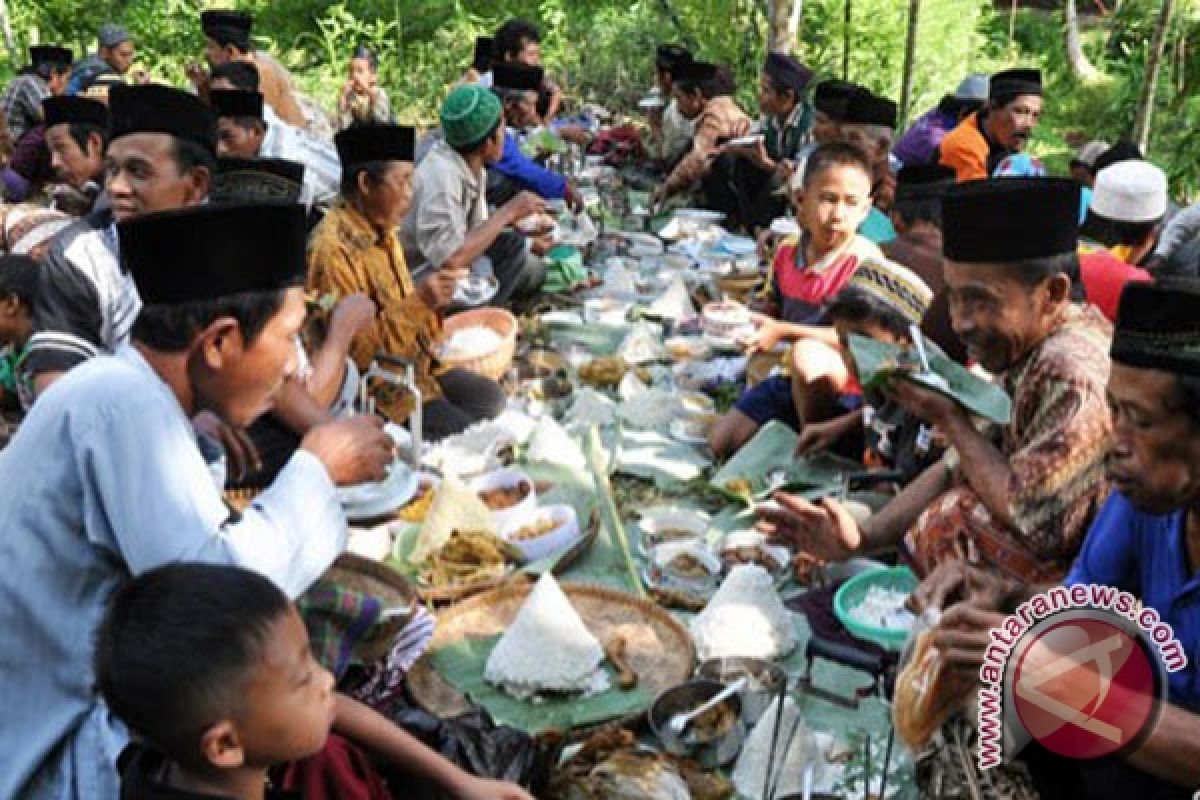 Warga Ketitang ikuti tradisi "nyadran" 