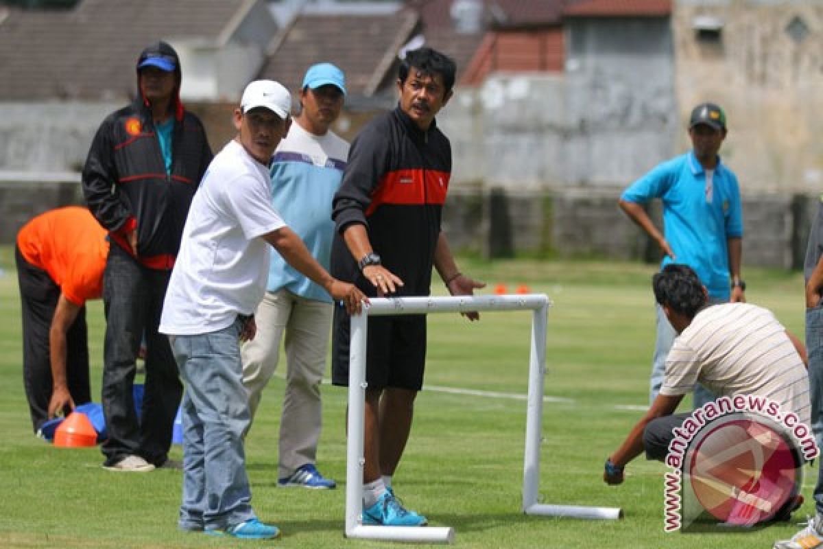 Pelatih Timnas Indra Sjafri luncurkan dua buku