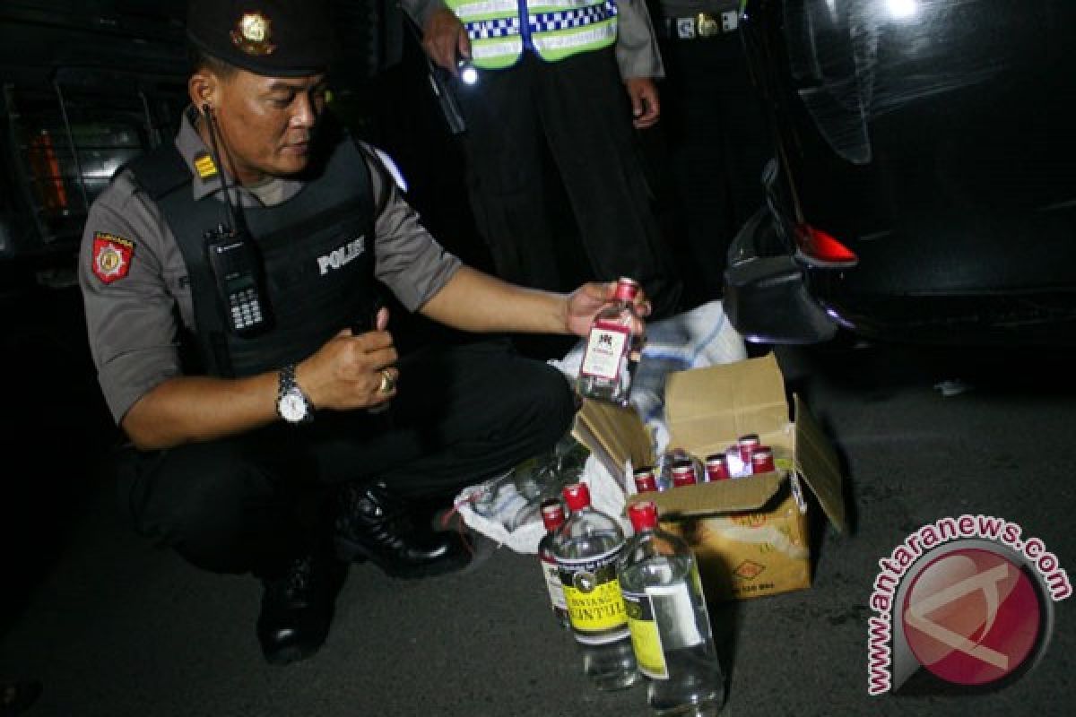 Satpol-PP Bogor sita ratusan minuman beralkohol ilegal