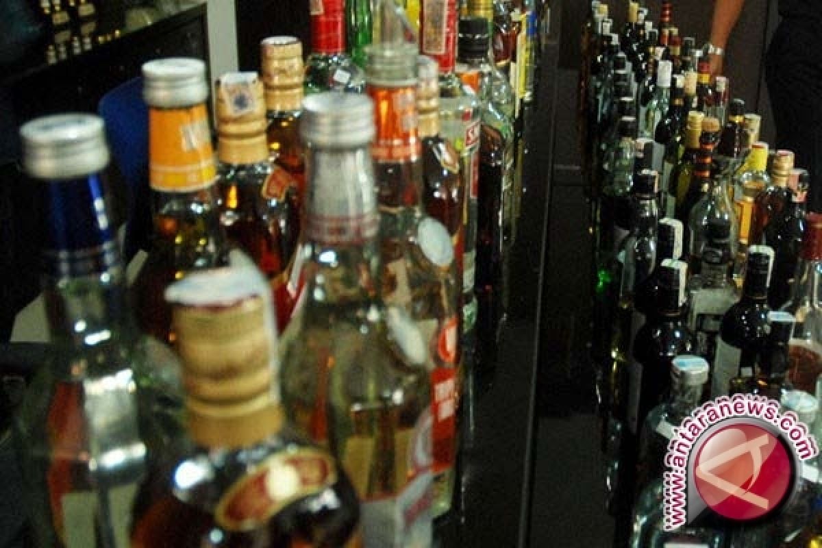 Satuan Sabhara Amankan Ratusan Botol Minuman Keras