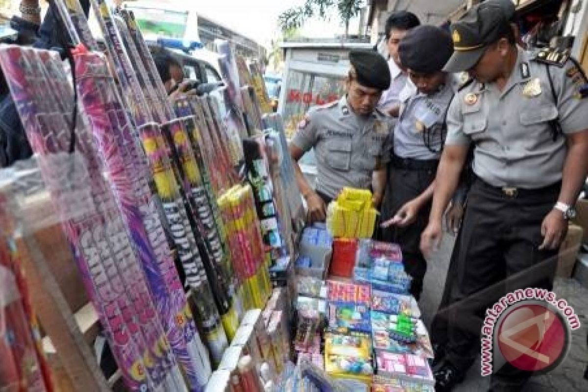 Banjarmasin to Fine Storage And Using Firecrackers