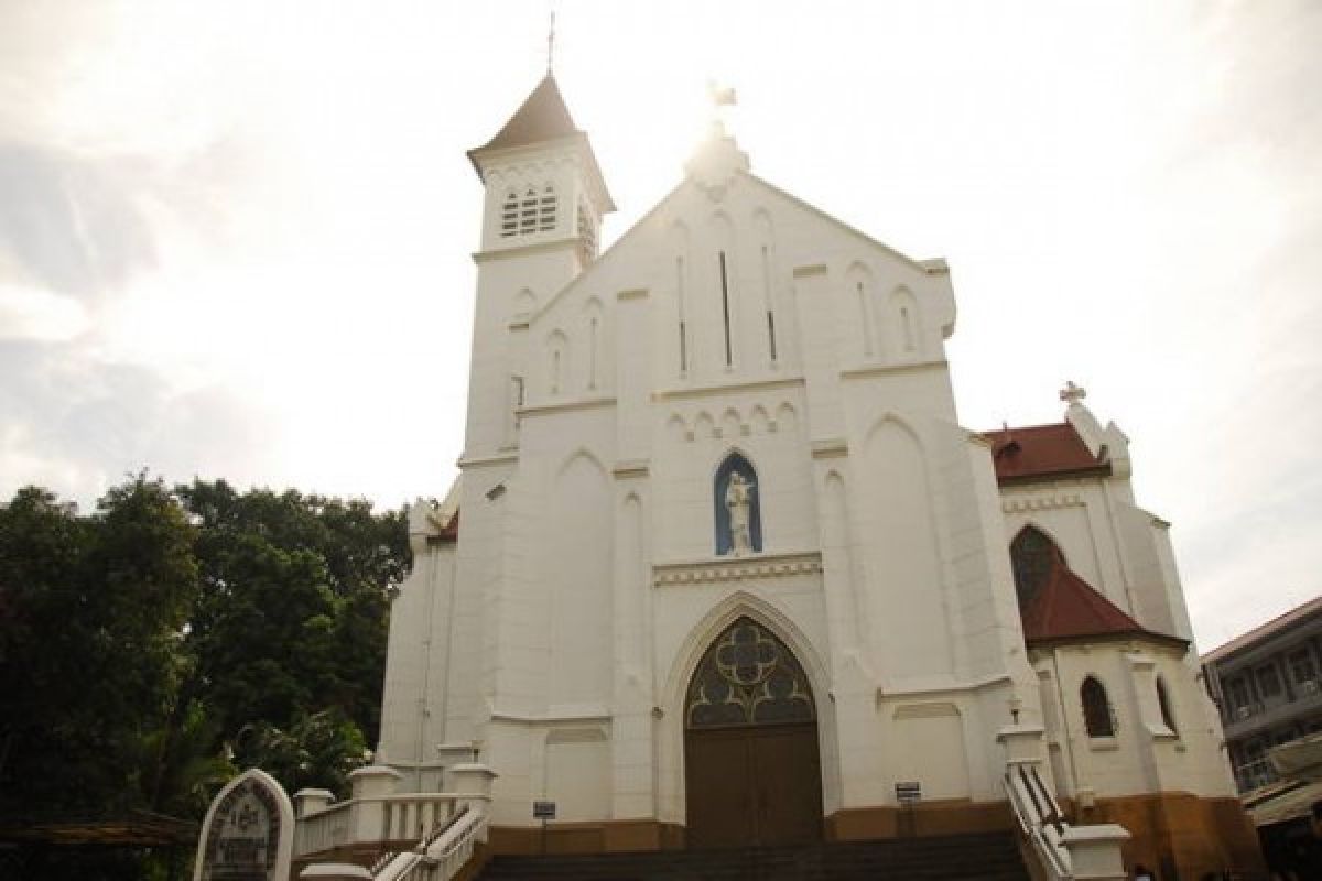 Gereja Katedral Bogor Berbenah Sambut Natal