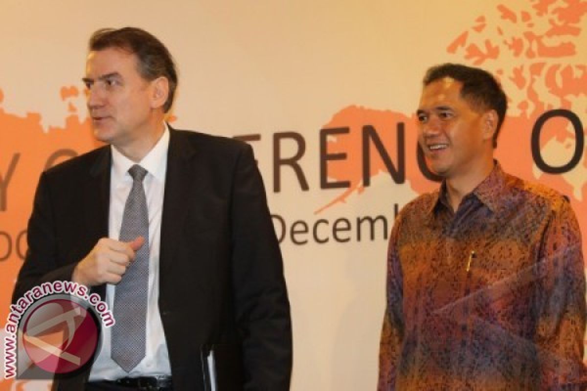 Gita Wirjawan Ajak Parlemen WTO Kenakan Batik