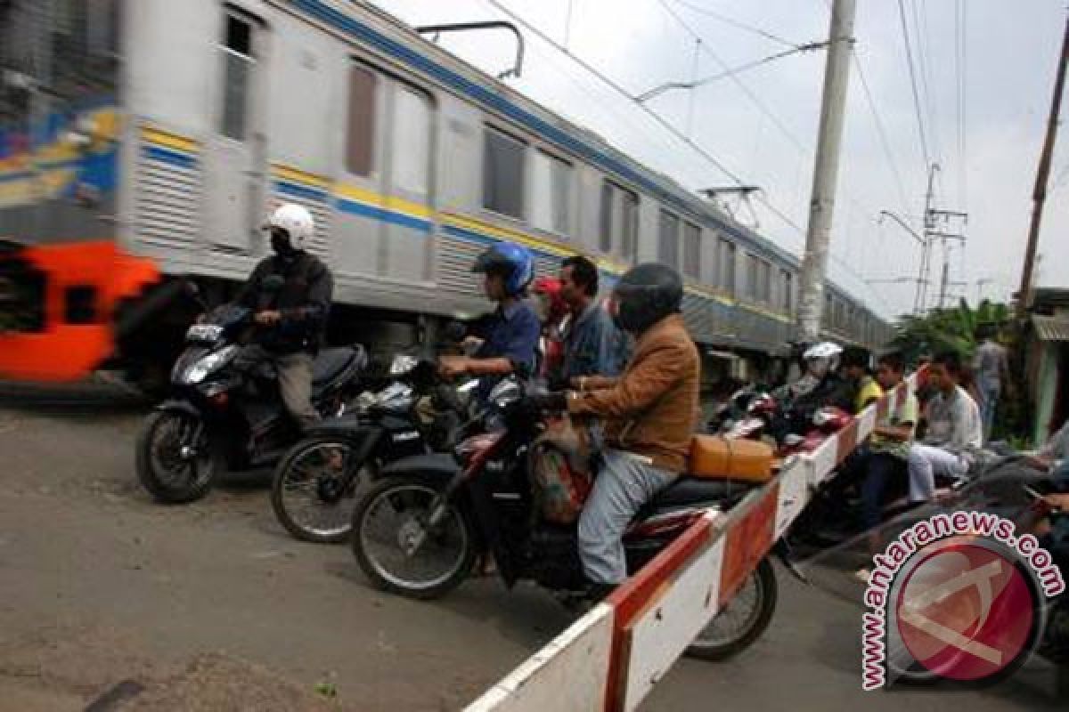 Puluhan Perlintasan Kereta Sebidang Bekasi Rawan Kecelakaan 