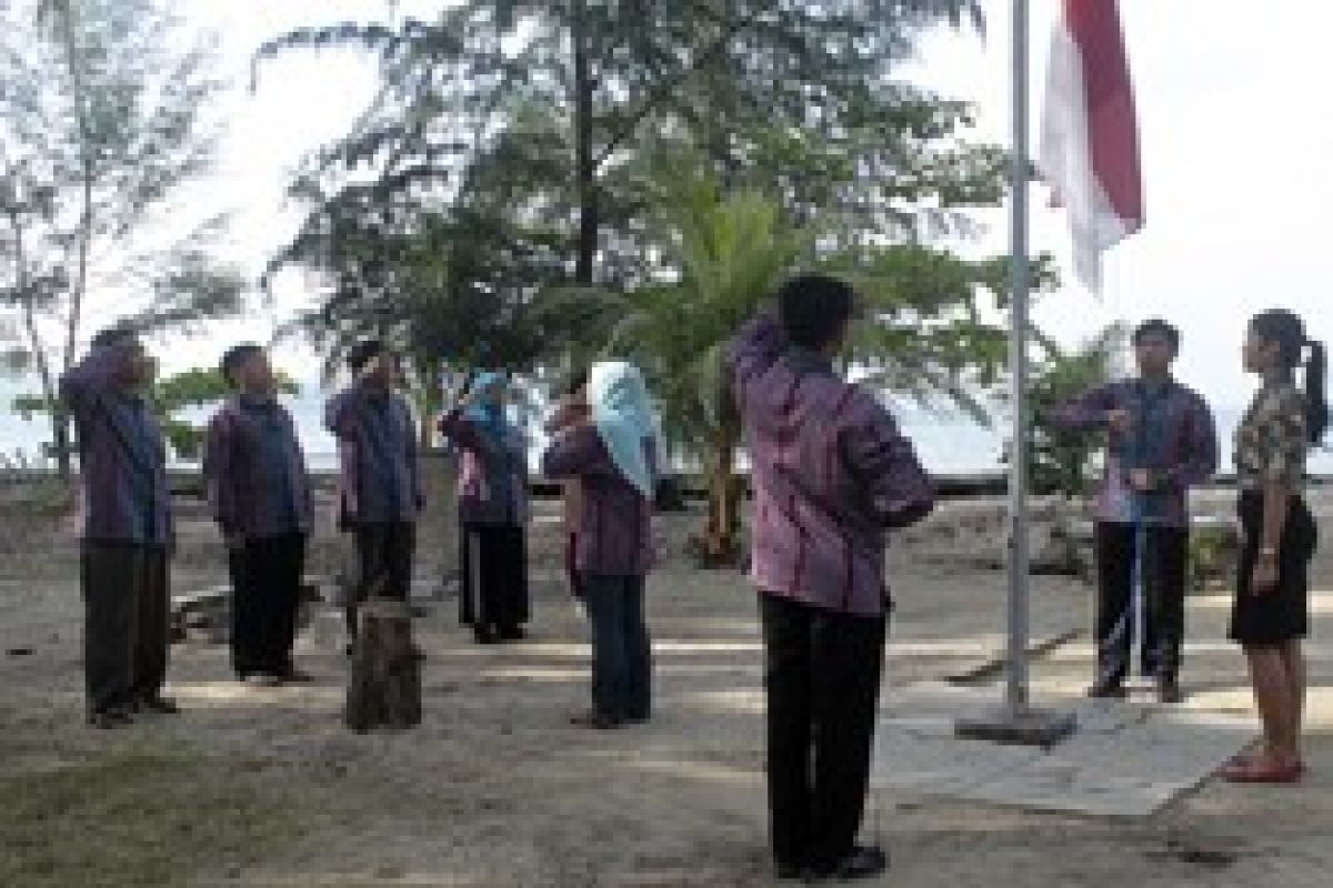 Pengibaran Merah Putih di Pulau Terdepan/Joko Sulistyo