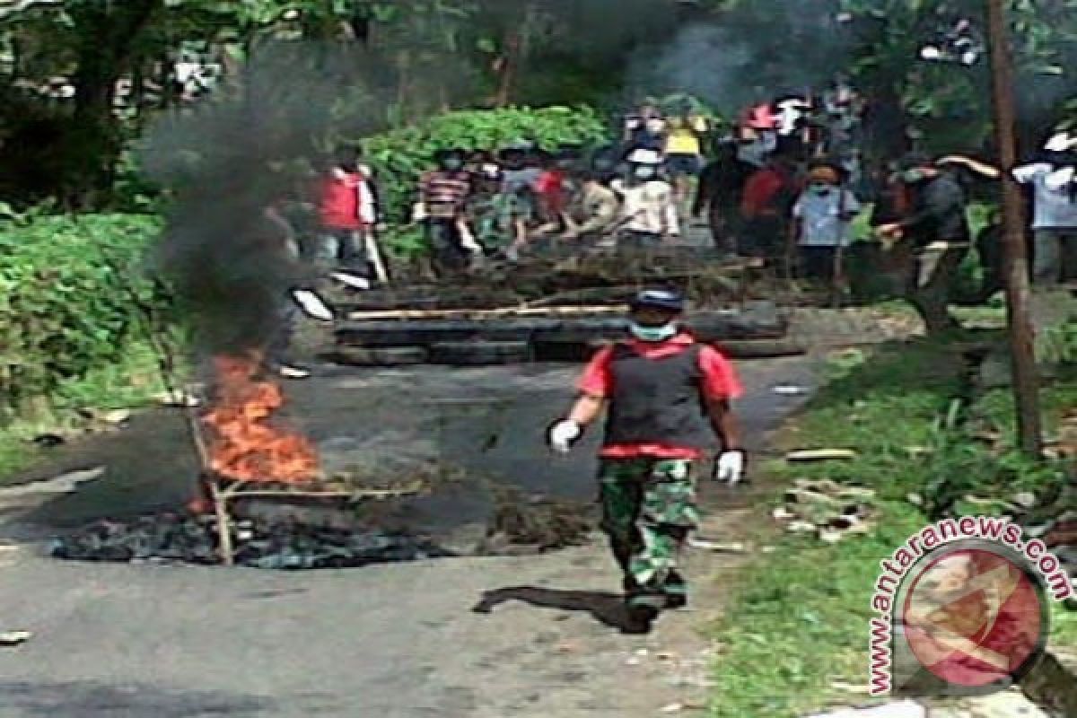 Warga hadang pembongkaran villa di Puncak