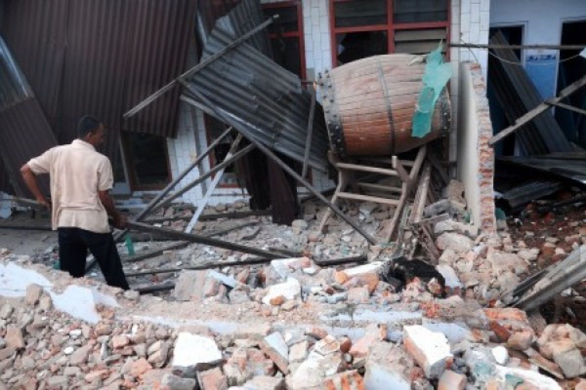 Gempa Cilacap Robohkan Serambi Masjid di Banyumas