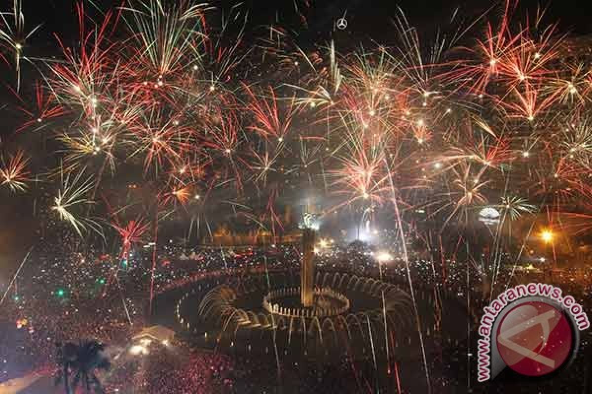 Perayaan tahun baru di Jakarta memang lebih meriah