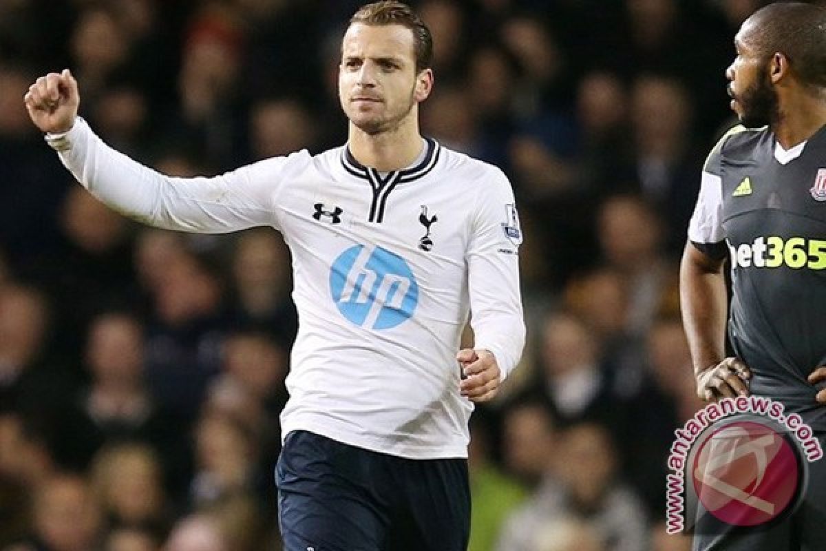 Soldado dan Adebayor siap gempur MU